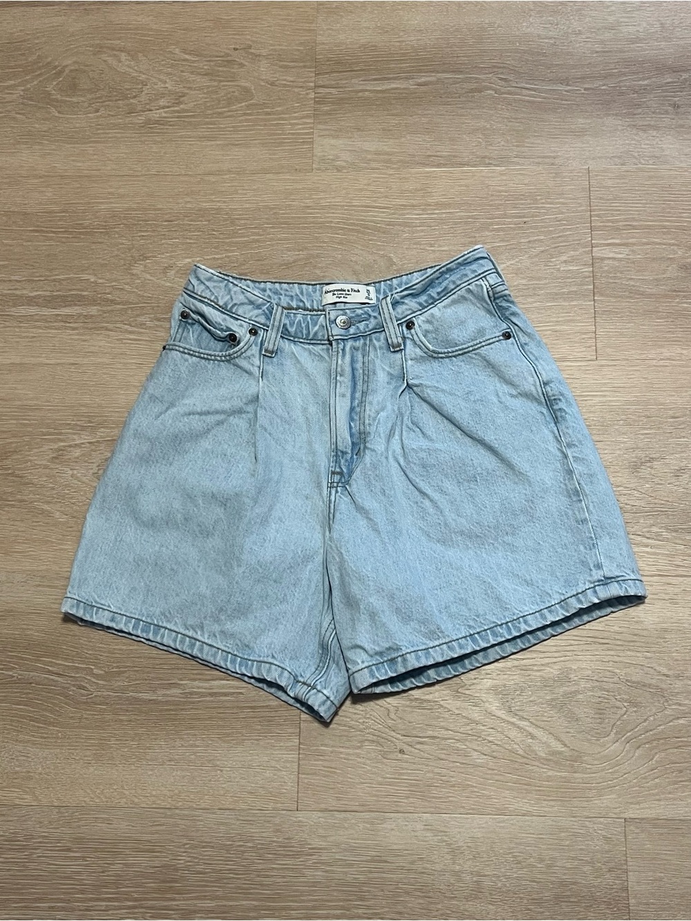 Abercrombie & Fitch Curve Love High Rise Pleated Loose Denim Shorts Size 25